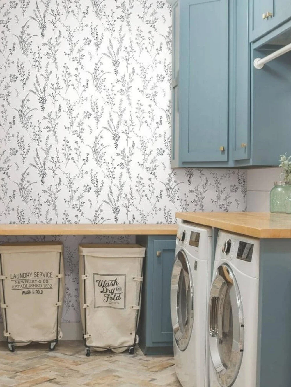 Wallpaper Farmhouse Wildflower Sprigs Black & White